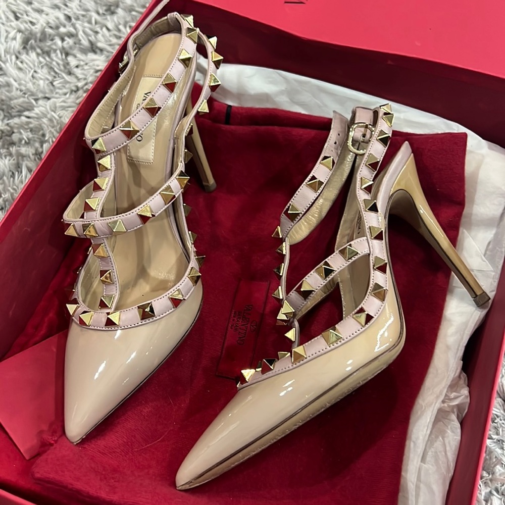 Valentino Garavani Rockstud 36 nude patent